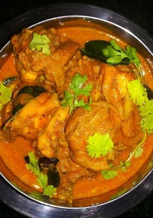A picture of Spicy coconut milk chicken curry.