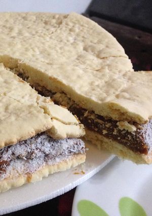 Una foto de Torta de alfajor de maicena