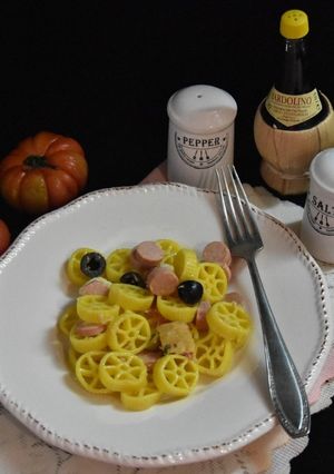 Foto di Pasta fredda alla curcuma con frittata