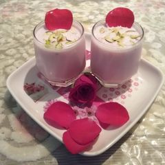 A picture of Rose Milk shake.