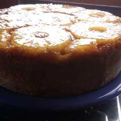 Una foto de Torta de naranja con ananás caramelizadas