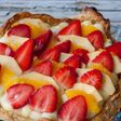 Tarta de hojaldre y crema con frutas