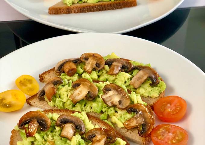 Guide to Make Tartine avocat -champignons de Paris