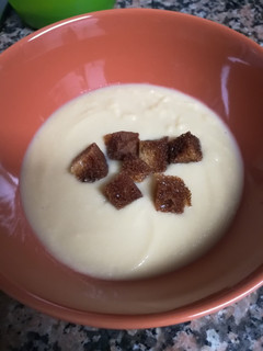 Una foto de Crema de garbanzos con picatostes