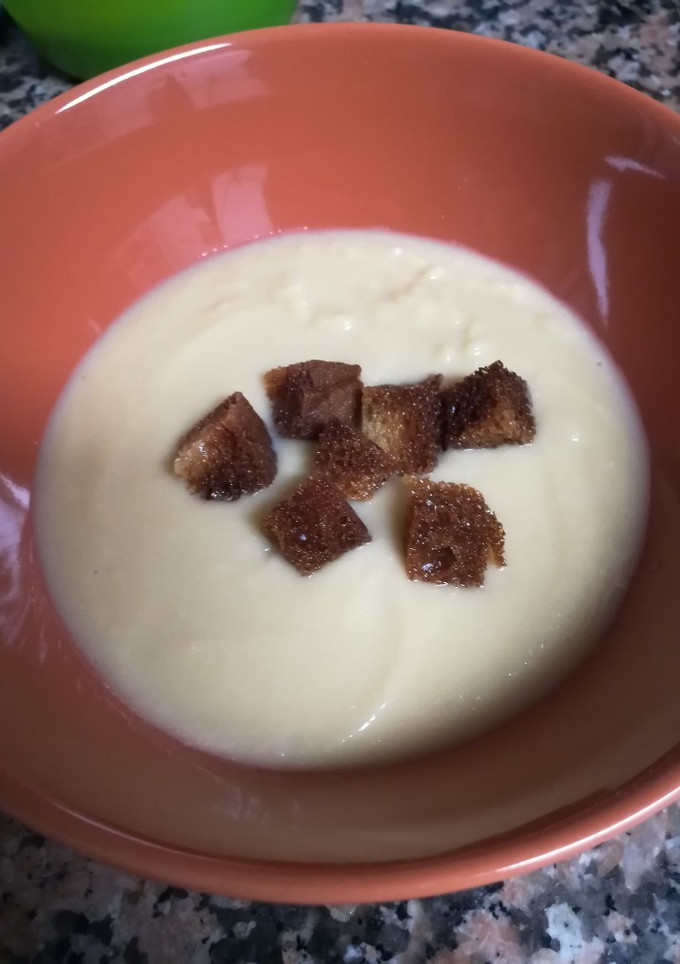 Una foto de Crema de garbanzos con picatostes