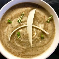 A picture of Mushroom Soup.