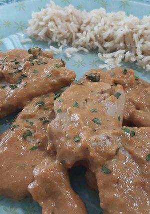 Una foto de Solomillo en salsa de verduras con arroz