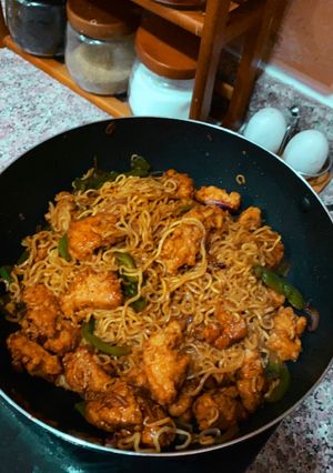 صورة لوصفة نودلز بطريقة أم منصور 👩🏻🍳