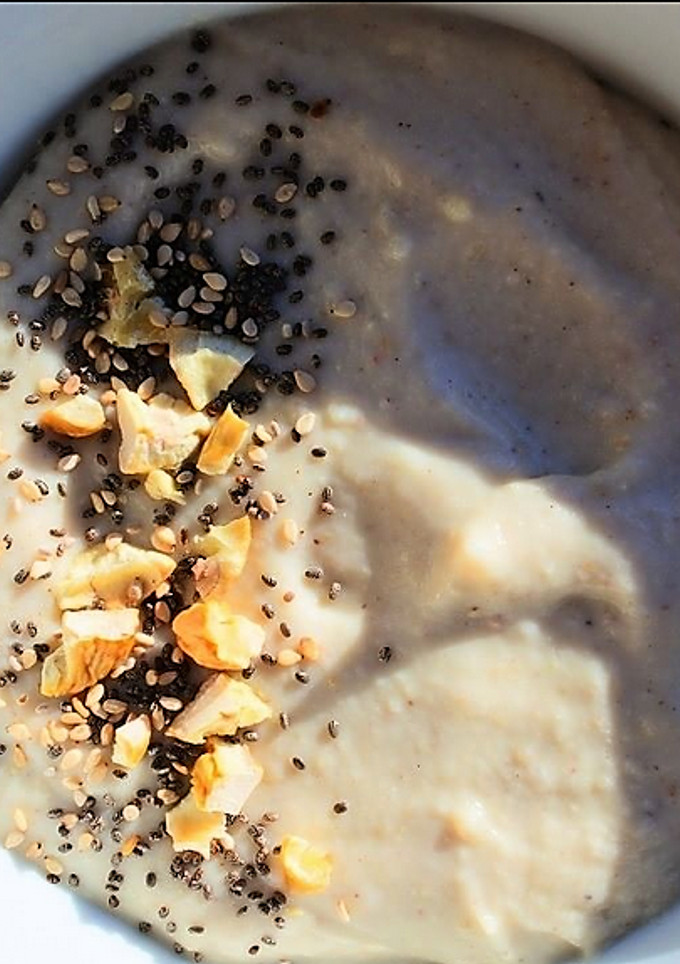 Una foto de Crema de coliflor y castañas