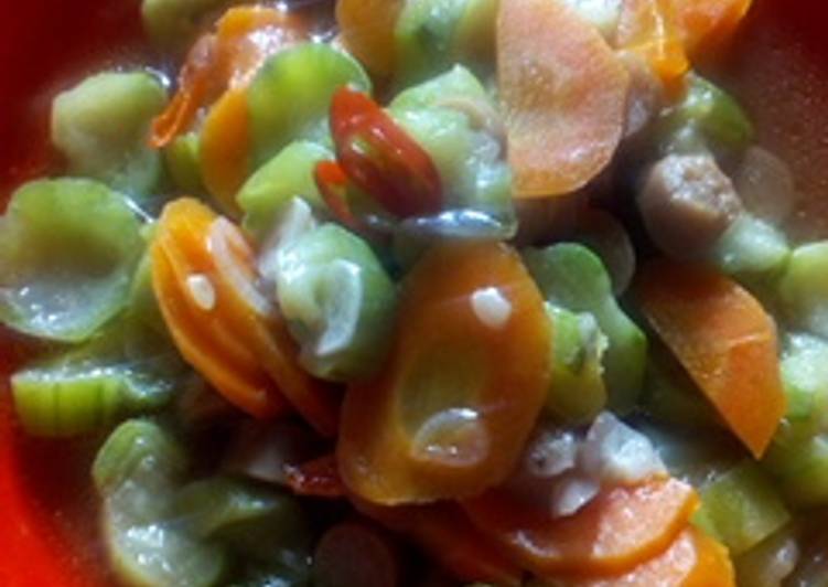 Resep Tumis gambas wortel &amp; sosis ayam #BikinRamadhanBerkesan yang Enak Banget