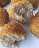 Croquetes d'ànec rostit amb peres i pinyons 🍐