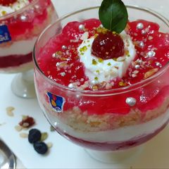 A picture of Crazy cream cheese dessert.