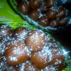 A picture of Gulab jamun.