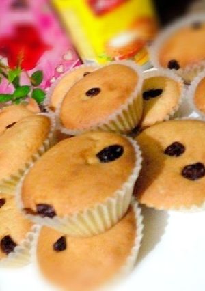 A picture of Simple vanilla cup cake.