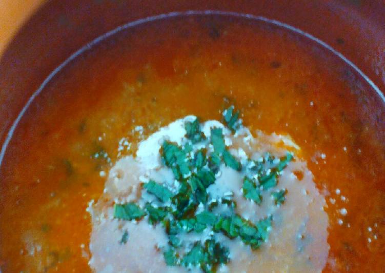شوربة فريك في قدرة الفخار