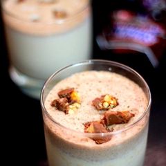A picture of Snicker milkshake.