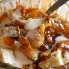 A picture of Dahi bhalle.
