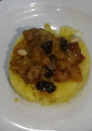 Una foto de Cordero dulce con cama de cuscús