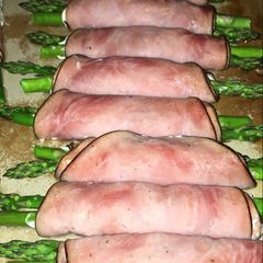A picture of Ham Roll Ups with Asparagus.