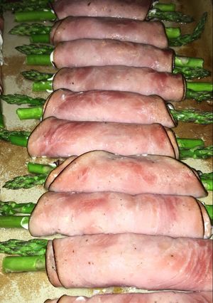 A picture of Ham Roll Ups with Asparagus.