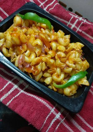 A picture of Spicy saucy macroni.