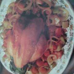 Una foto de Pollo asado con verduras