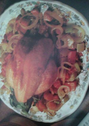 Una foto de Pollo asado con verduras