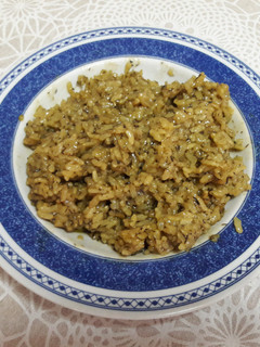 Una foto de Guarnición vegana de arroz con hojas de limonero🍚