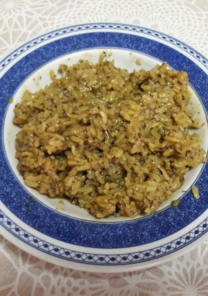 Una foto de Guarnición vegana de arroz con hojas de limonero🍚