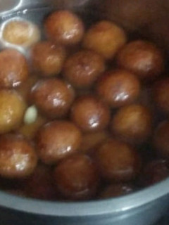 ரவா ஜாமுன் (Rava jamun recipe in tamil) செய்முறை முக்கிய புகைப்படம்