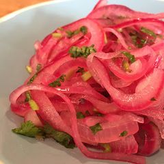 A picture of Cebollas Rojas Encurtidas (Ecuadorean Quick Pickled Red Onions).