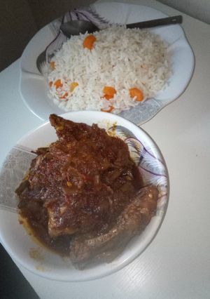 Shinkafa da miyar kaza ainihin hoton girkin