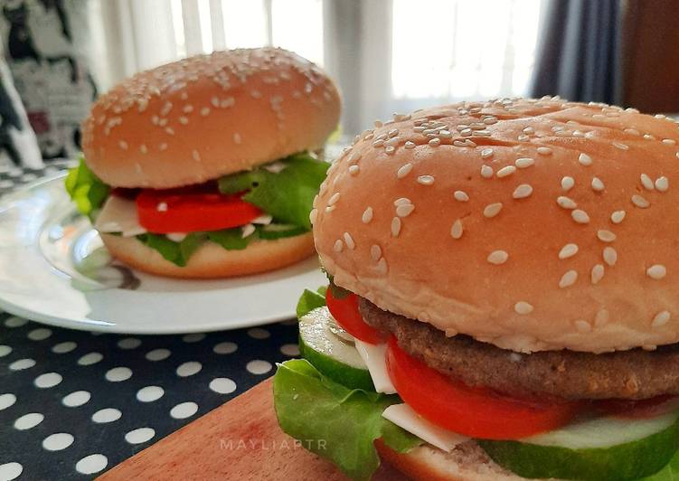 Langkah Mudah untuk Menyiapkan Burger simpel, Lezat Sekali