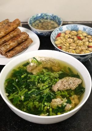 Hình của món Canh cua nấu hoa thiên lý và mùng tơi.