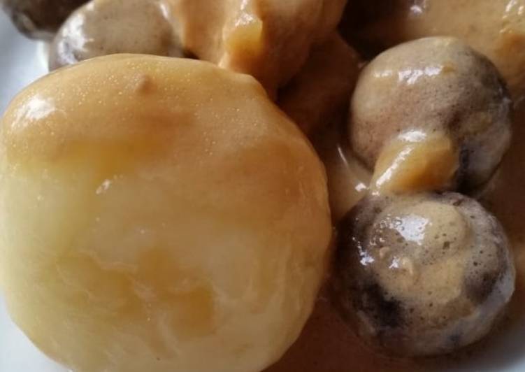 Klassische Kartoffelklöße - "Polnische Kluski" mit Hähnchenfilet