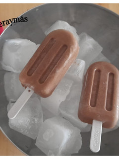 Una foto de Polos cremosos de chocolate