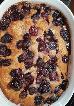 Una foto de Cobbler de cerezas