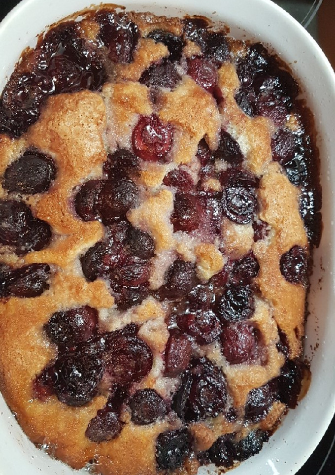 Una foto de Cobbler de cerezas