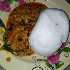 A picture of Tuwo da miyan agushi.