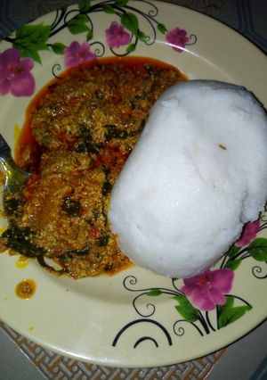 A picture of Tuwo da miyan agushi.