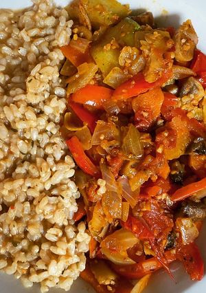 Una foto de Arroz yamaní con verduras!😋🤤