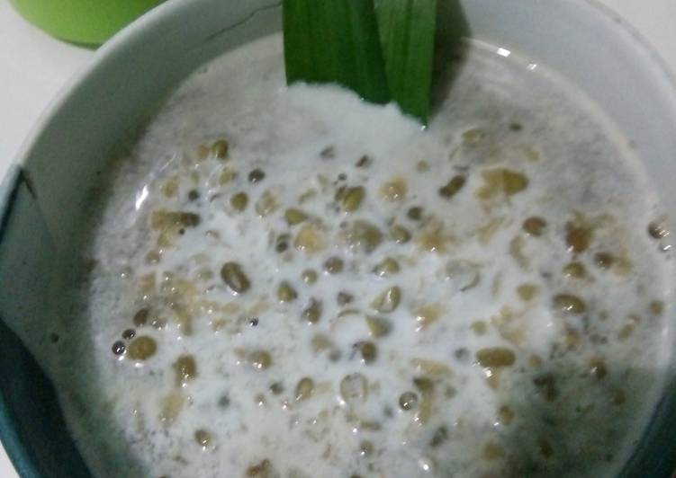 Bubur Kacang Hijau Saus Santan