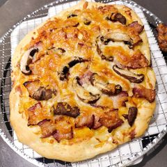 A picture of Bacon Pizza/Bread.