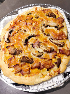 A picture of Bacon Pizza/Bread.