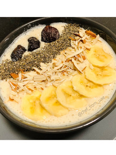 A picture of Banana Dates Smoothie Bowl.