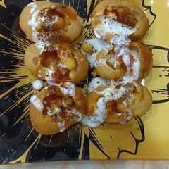 A picture of Dahi Puri.