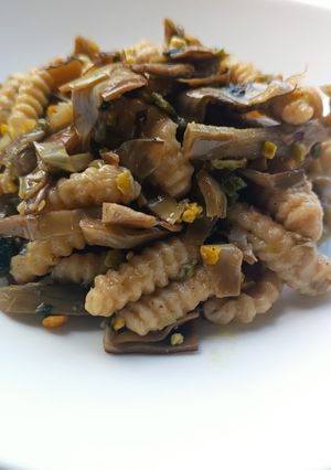 Foto di Cavatelli freschi con carciofi e pistacchio