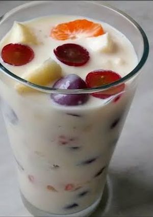 मिल्क फ्रूट सलाद रेसिपी मुख्य फोटो