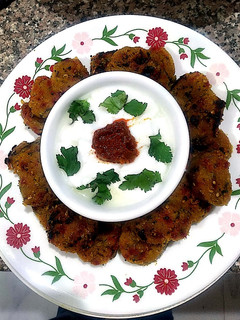 દૂધી ના મૂઠિયા (Dudhi Muthiya Recipe In Gujarati) રેસીપી મુખ્ય ફોટો