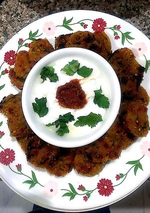 દૂધી ના મૂઠિયા (Dudhi Muthiya Recipe In Gujarati) રેસીપી મુખ્ય ફોટો